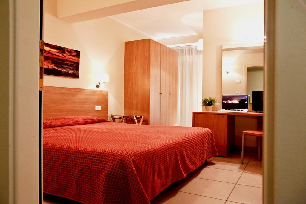 Hotel Majorca Sul Mare In Centro A Riccione Room photo