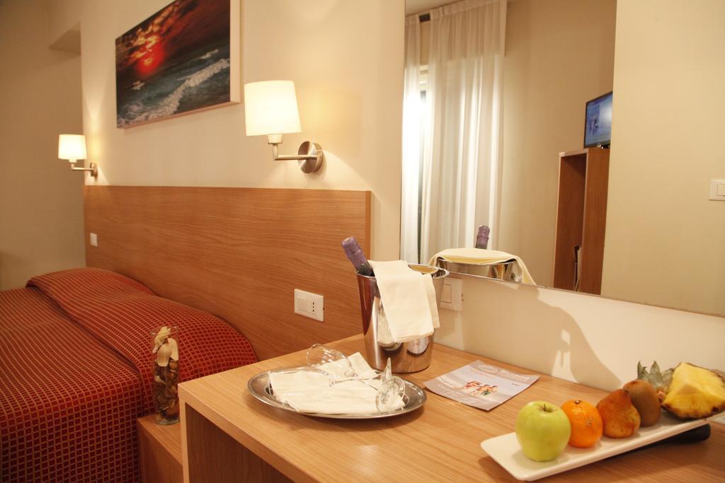 Hotel Majorca Sul Mare In Centro A Riccione Room photo