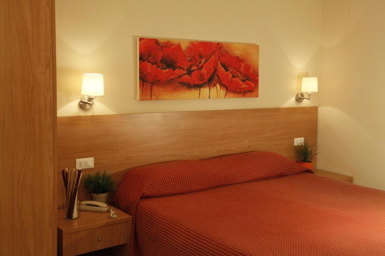 Hotel Majorca Sul Mare In Centro A Riccione Room photo